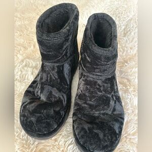 UGG WOMEN'S CLASSIC MINI VELVET BOOTS